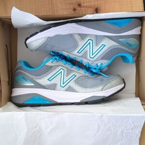 EUC Sz. 7 B/7.5 AA 1540v3 New Balance running shoes in grey + blue 🩶💠